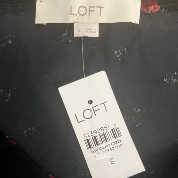 LOFT Floral Velvet Puff Sleeve Top Black & Red Sweetheart Neckline Women’s Small - Picture 14 of 16